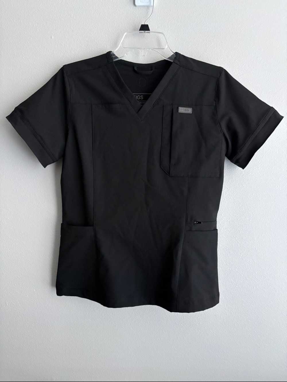 Figs Short Sleeve V-Neck 4-Pocket Scrub Top - Women’s Small in Dark Harbor